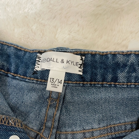 KENDALL & KYLIE Jean Shorts - Picture 4 of 7
